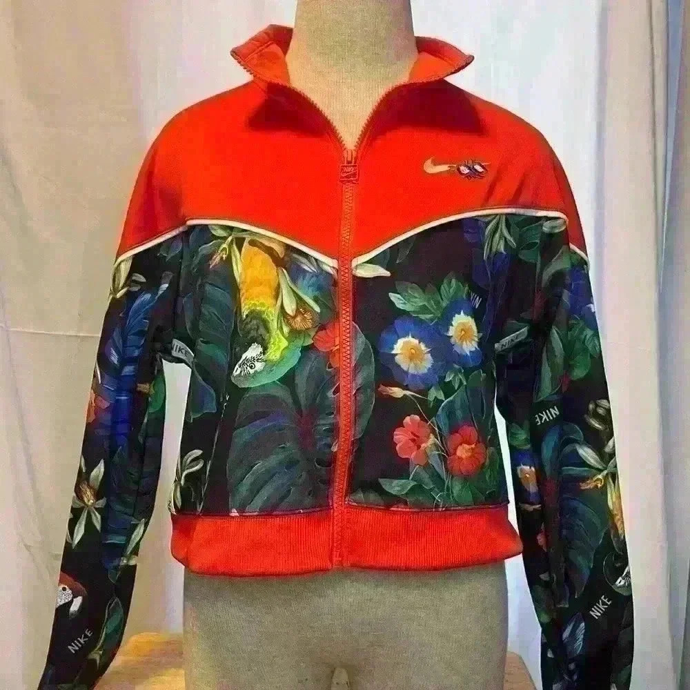 Nike Cropped Track Jacket in Jungle and Red Size M
